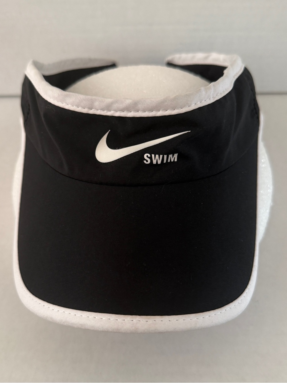 Nike SWIM Visor Black White Adjustable Lightweight NWOT